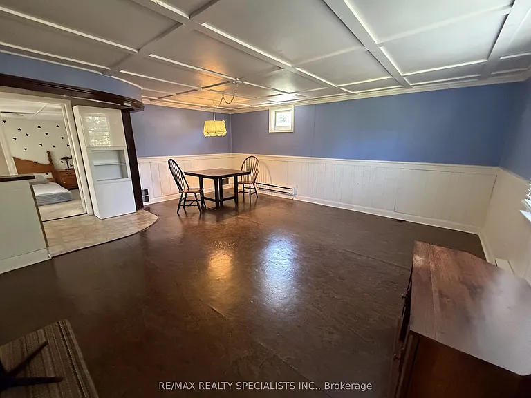 1190 Clarkson Rd N — Photo 2