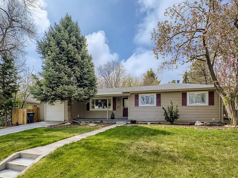 4660 E Wyoming Pl — Photo 1