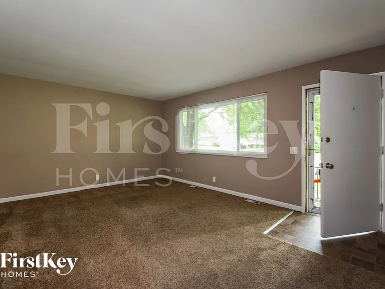 400 Humes Ln — Photo 4