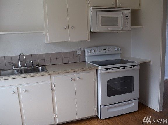 5th image of 226 E Juniper St
