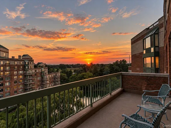 100 Hilton Ave, Garden City, NY