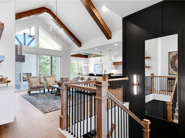 24999 W 98th Pl, Lenexa, KS 66227