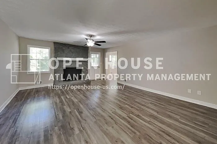 4 bed, 3.0 bath, 2492 sqft, $2,240 — Photo 4