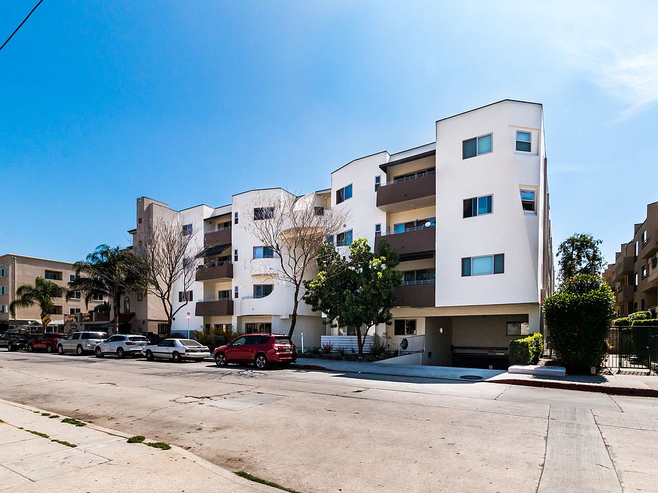 1st image of 5016 Bakman Ave #103