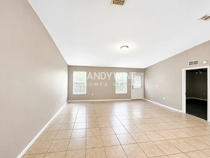 3 bed, 2.0 bath, 1613 sqft, $2,035 — Photo 4