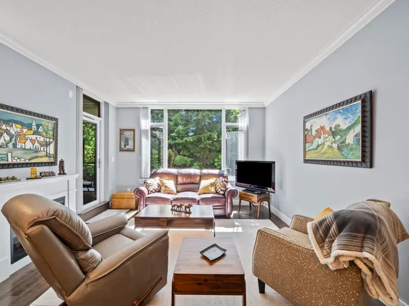 2950 Panorama Dr #405, Coquitlam, BC V3E 0C9