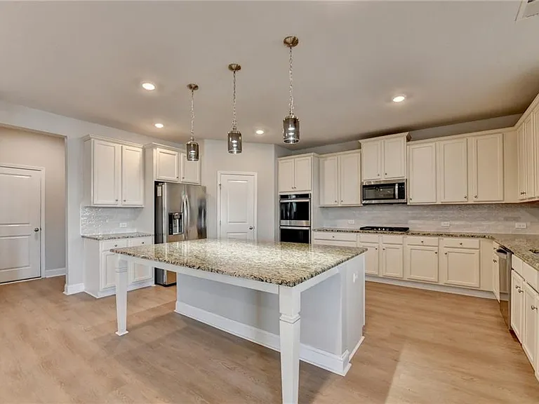 7410 Ansley View Ln — Photo 32