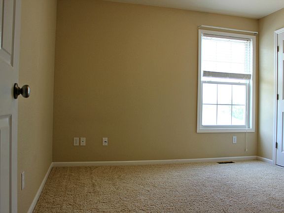 2nd image of 2402 Courtyard Dr