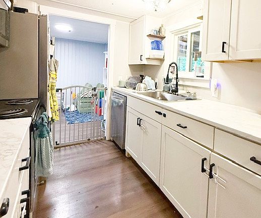 5th image of 2110 Kent Ave W