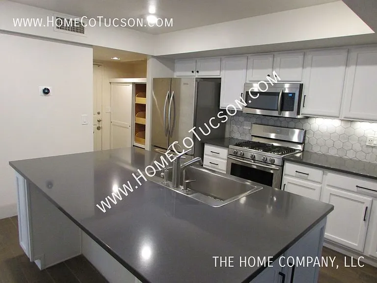 3668 N Royal Prince Ct — Photo 10
