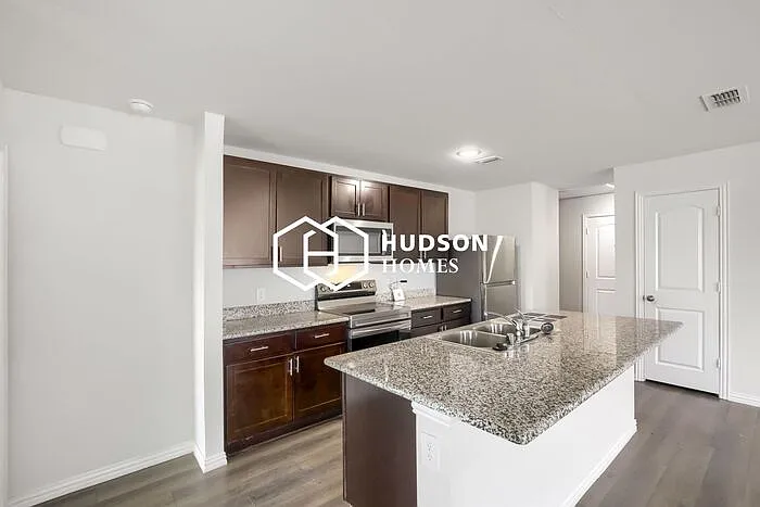 414 Shorty St — Photo 5