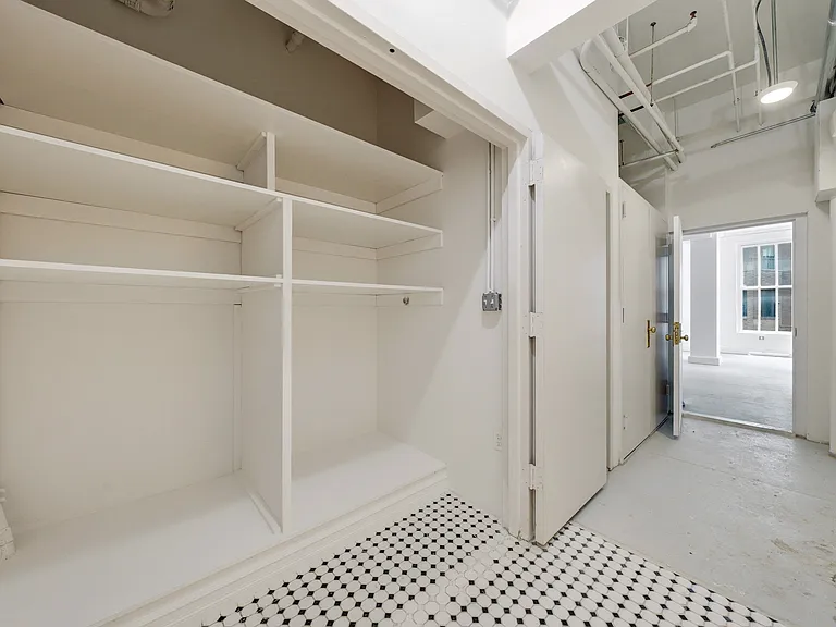 325 W 37th St #9F — Photo 15