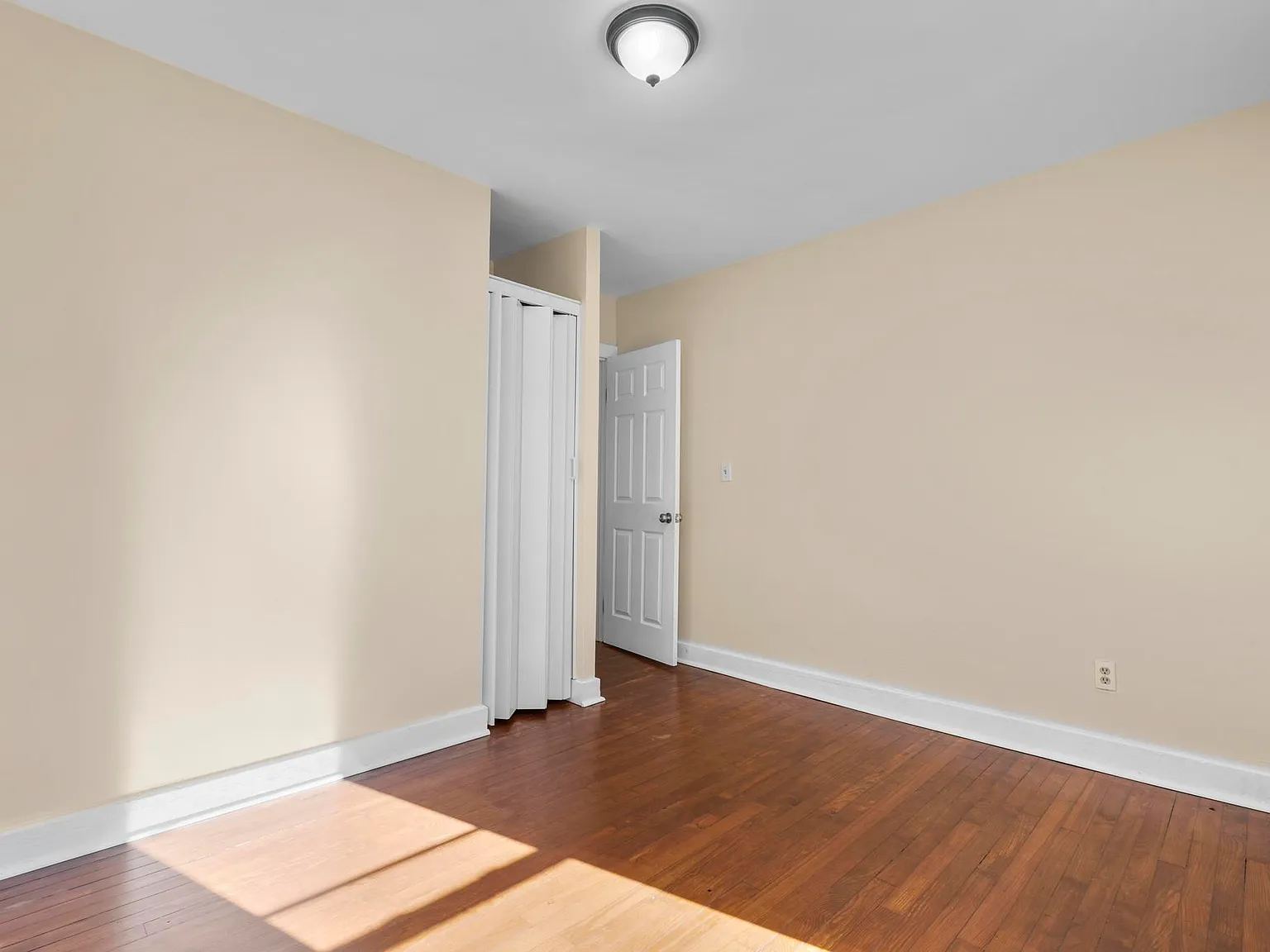 3 bed, 1000 sqft, $1,450 — Photo 2