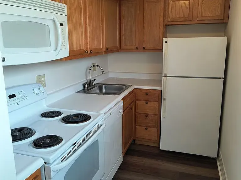 Cedar Village Apartments and Townhomes — Photo 20