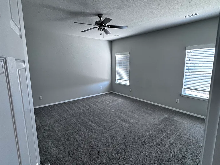 603 Woodcreek Loop — Photo 7