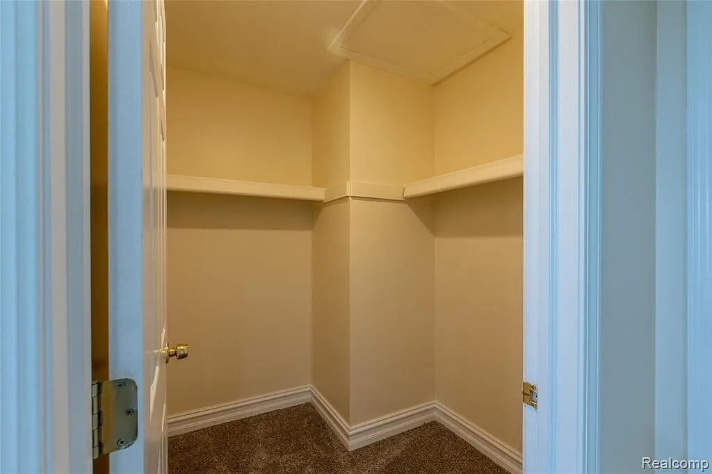 3 bed, 2.5 bath, 1855 sqft, $2,990 — Photo 2