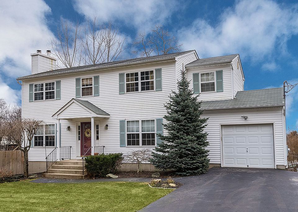 1st image of 28 Oakcrest Ave