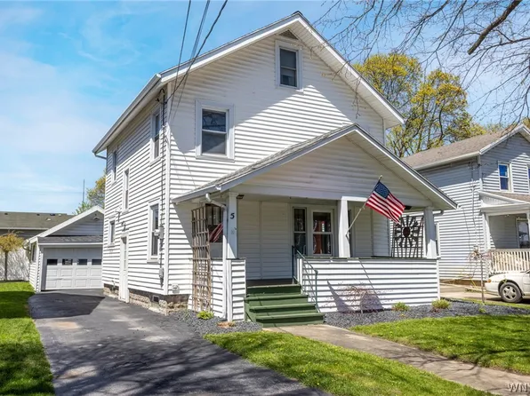 5 Woodrow Rd, Batavia, NY 14020