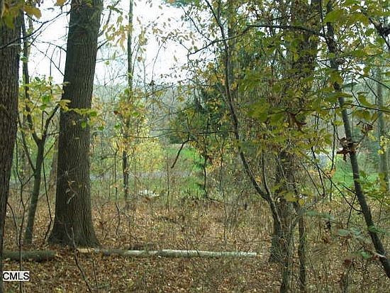 2nd image of 15 Twin Oak Ln