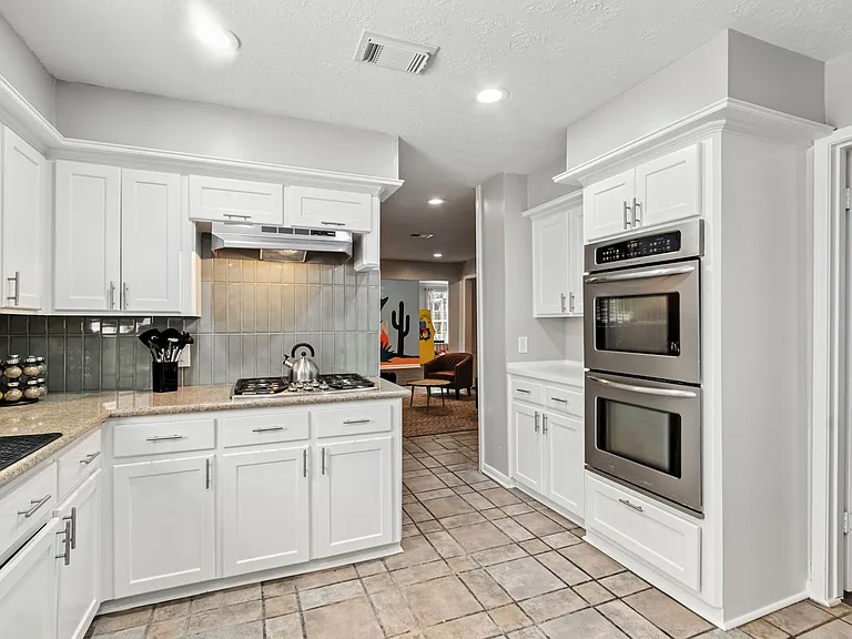 17403 Spicewood Springs Ln — Photo 6
