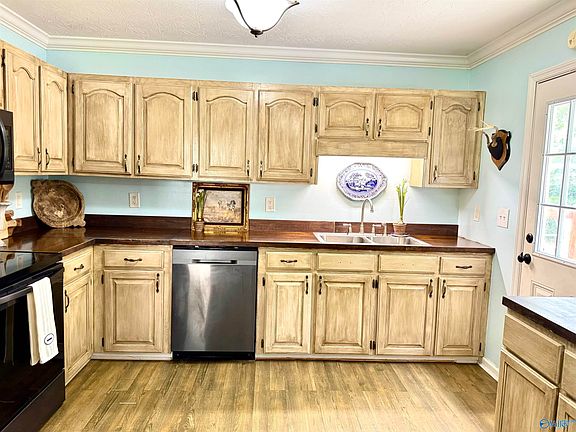 4th image of 215 Hardwood Hills Dr
