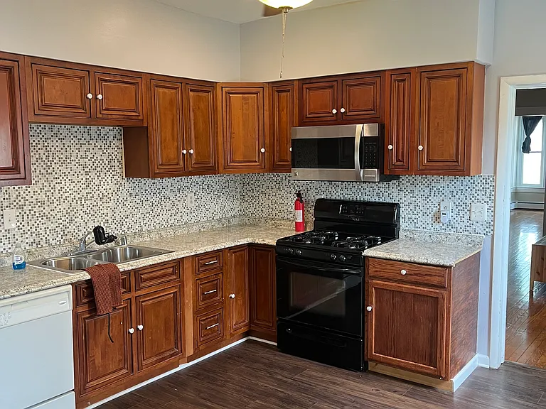 163 W Main St — Photo 4