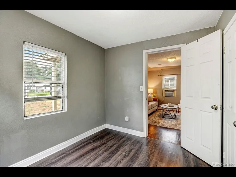 1015 S Newton St — Photo 3