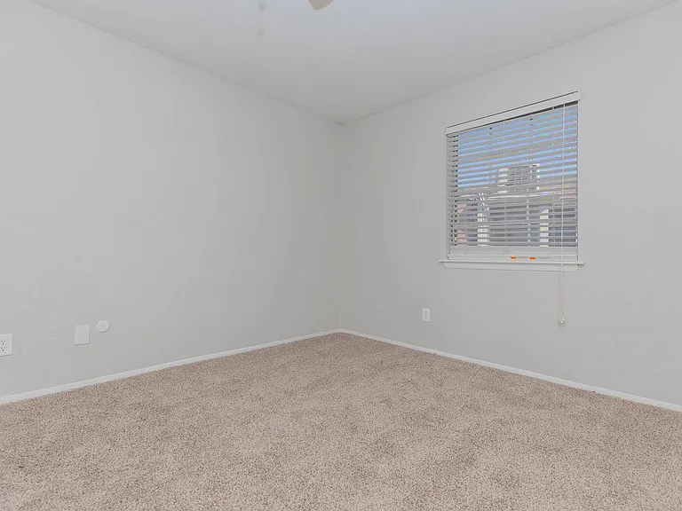 Waterford Grove Apartments — Photo 11