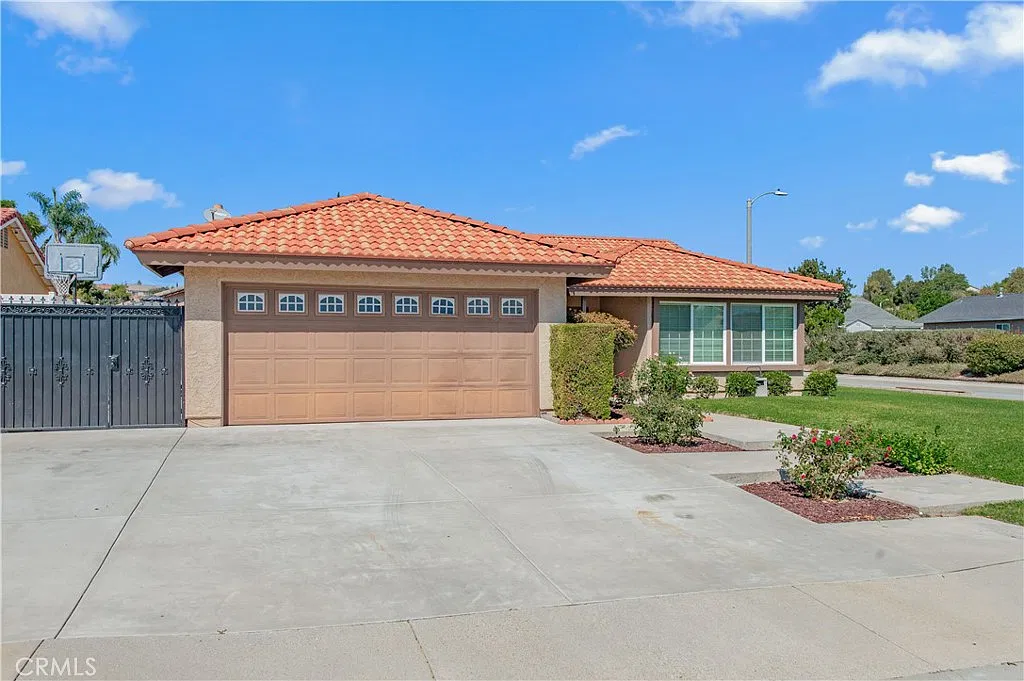 3 bed, 1476 sqft, $4,350 — Photo 2