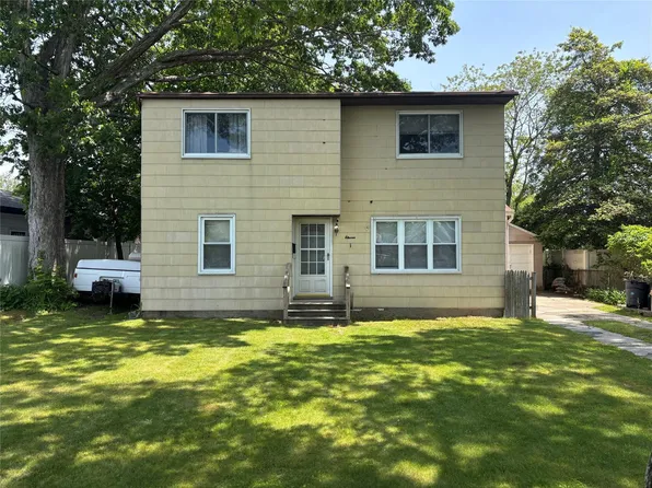 11 Yonda Drive, Sayville, NY 11782