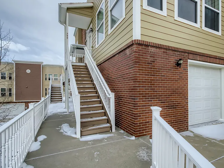 799 Martin Dr — Photo 2
