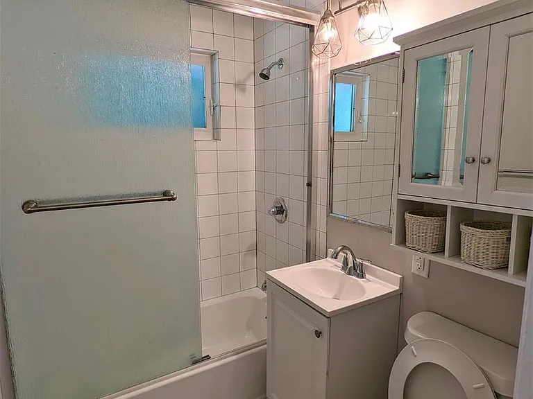3906 Lexington Dr — Photo 8