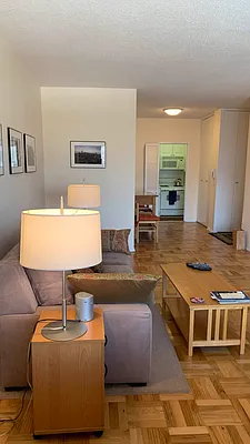 Rented by R New York | media 9