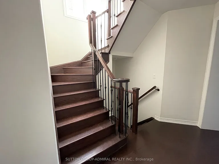276 Chouinard Way — Photo 8