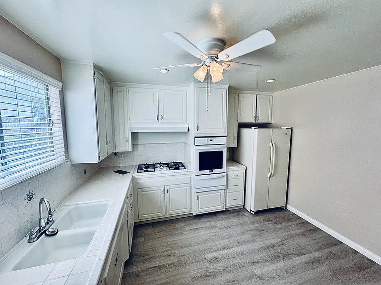 2714 W Clark Ave #F3 — Photo 5