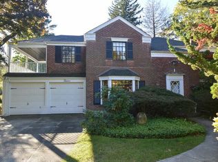 12 Stonehenge Rd, Great Neck, NY 11023