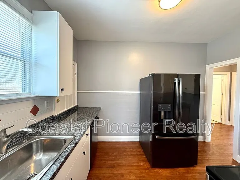 2323 W North B St — Photo 8