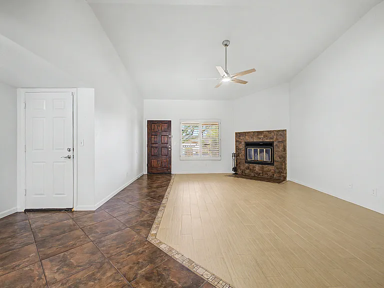 17035 E Cascade Dr — Photo 3