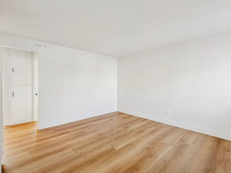 Bella Vista Apartments — Photo 9