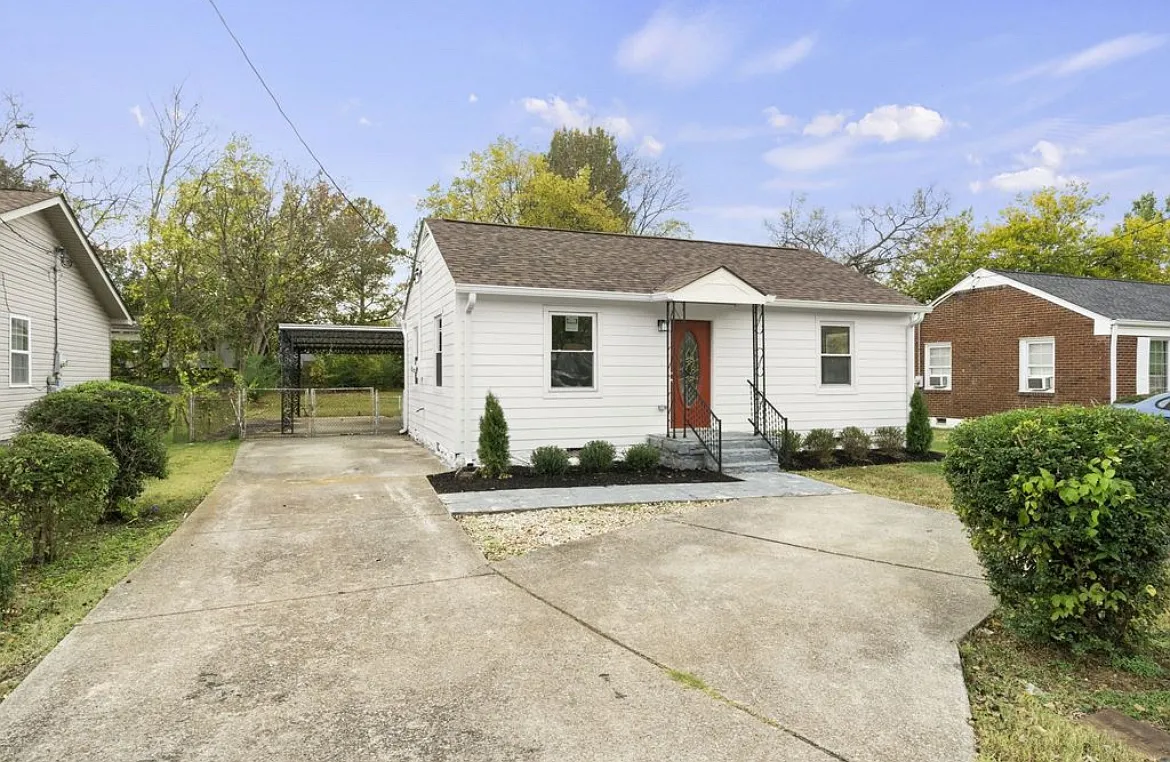 2713 Vance Ave — Photo 2