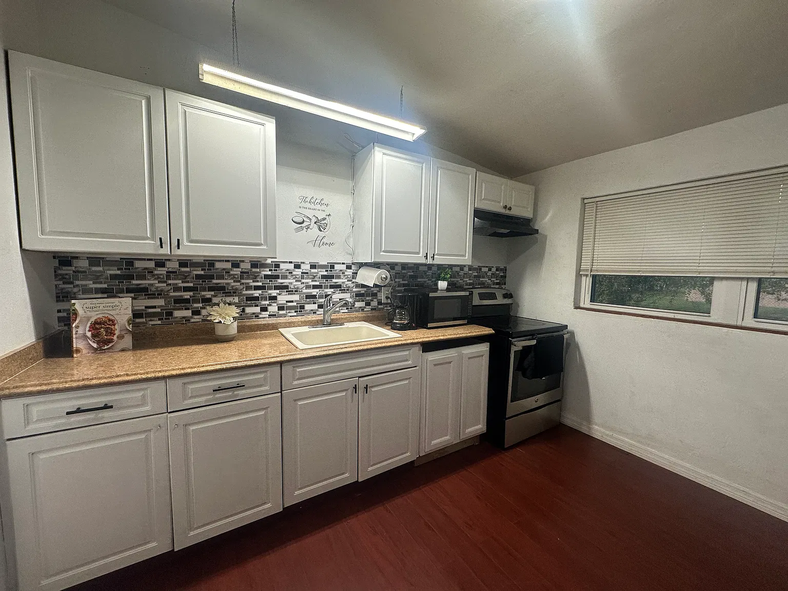 3 bed, 808 sqft, $2,500 — Photo 4