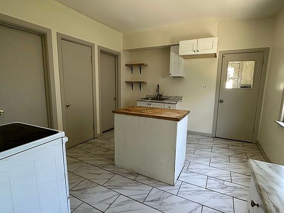 4th image of 3412 Meyer Ave