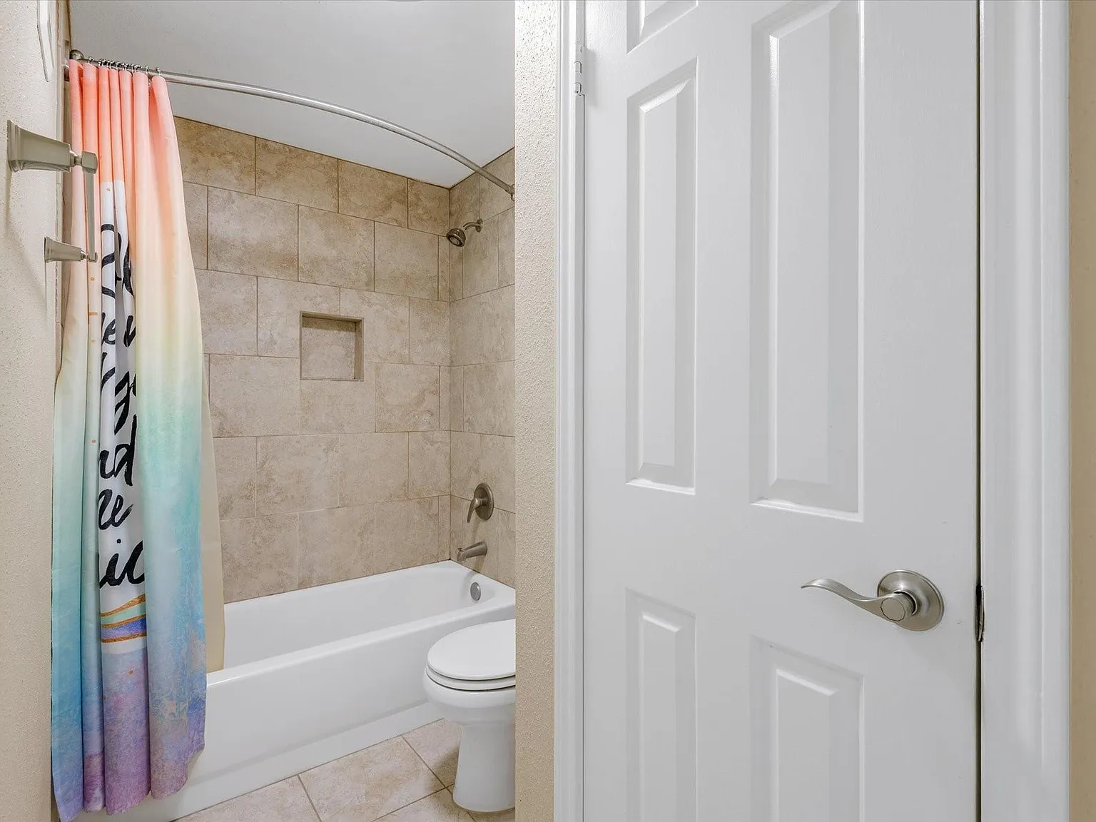 1 bed, 998 sqft, $1,200 — Photo 3