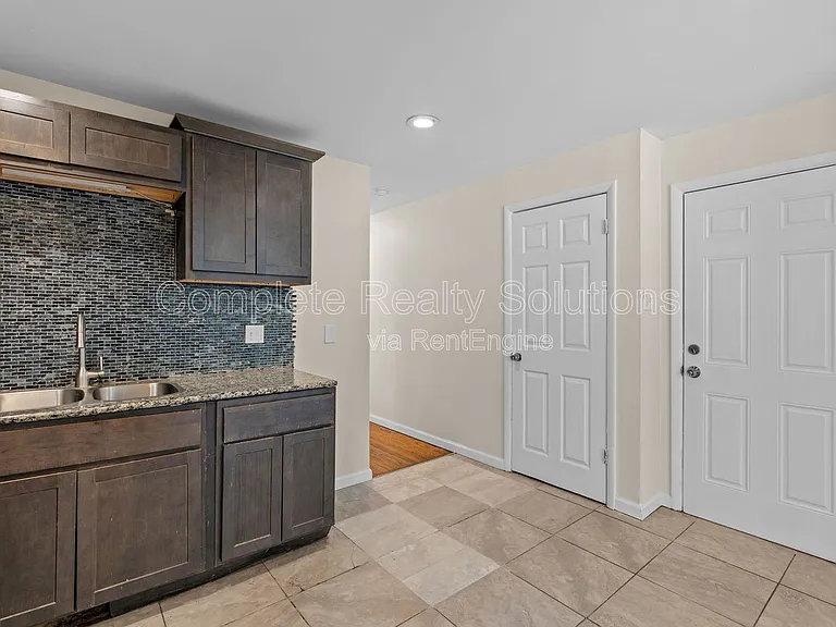 2502 McLaran Ave — Photo 9