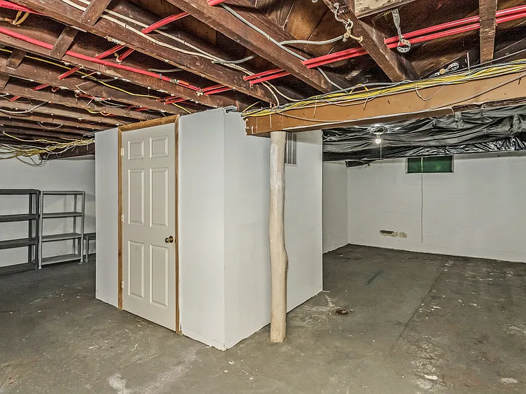 104 Sheridan Ave — Photo 34