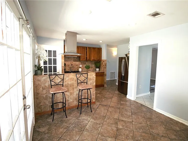 2836 Glenbrook Dr — Photo 5