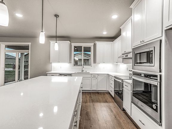 4th image of 743 I St NE