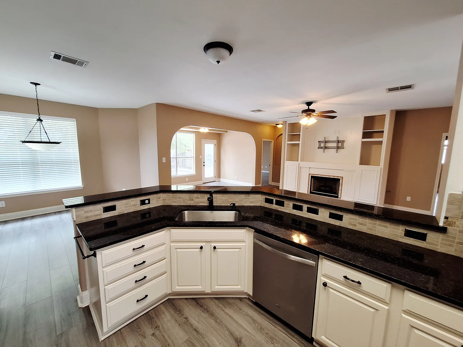 2122 Wheaton Trail - 1 — Photo 3