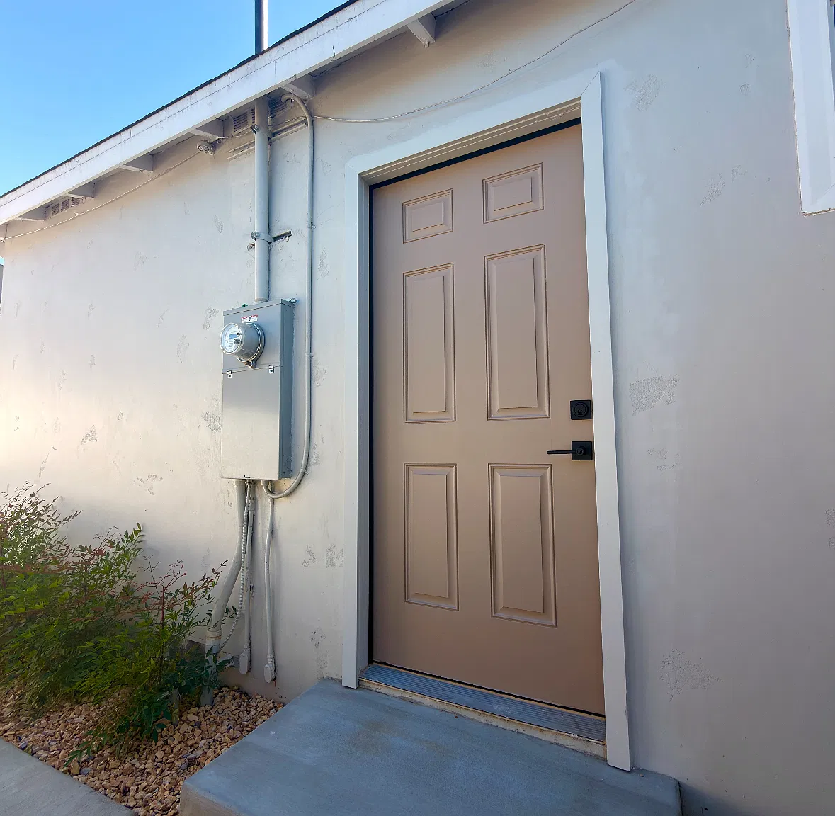 1 bed, 2000 sqft, $1,200 — Photo 2
