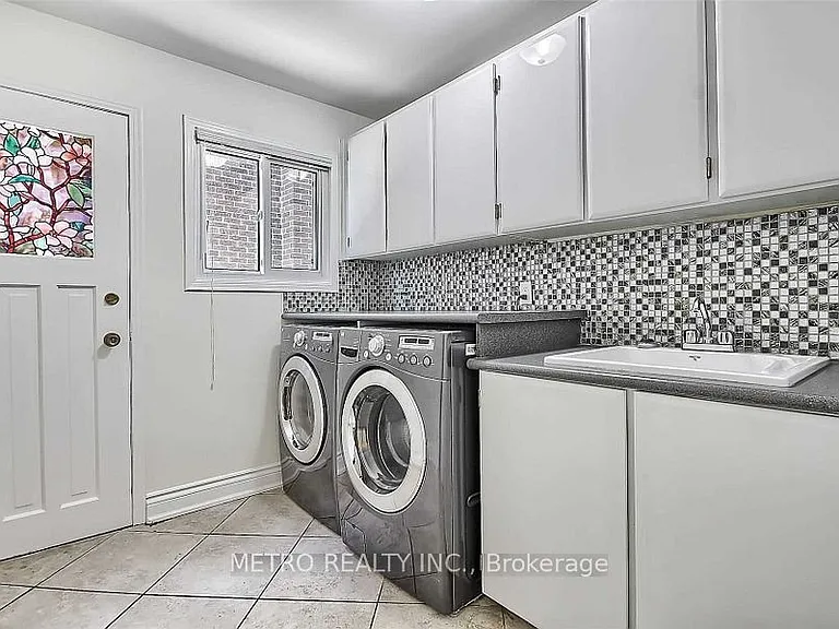 17 Twin Circle Ct #ENTIRE — Photo 13
